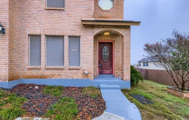 4-bedroom rental at 14406 Biltmore in Live Oak, TX — photo 3