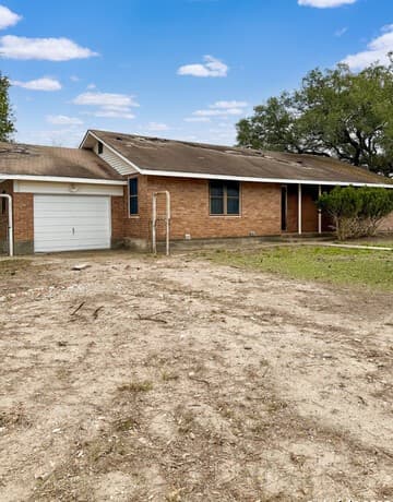 2-bedroom rental at 6462 Fm 1144 in Karnes City, TX — photo 1