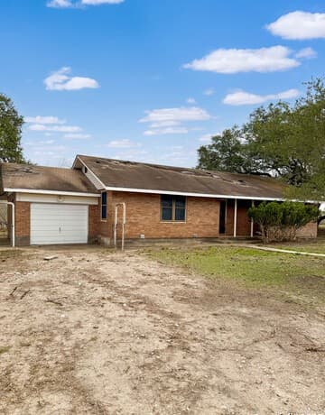 2-bedroom rental at 6462 Fm 1144 in Karnes City, TX — photo 3