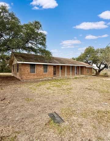 2-bedroom rental at 6462 Fm 1144 in Karnes City, TX — photo 4