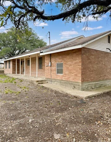 2-bedroom rental at 6462 Fm 1144 in Karnes City, TX — photo 5