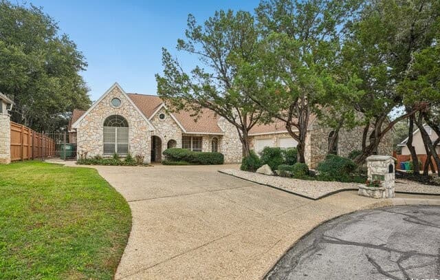 3-bedroom rental at 17306 Fountain Mist in San Antonio, TX — photo 1
