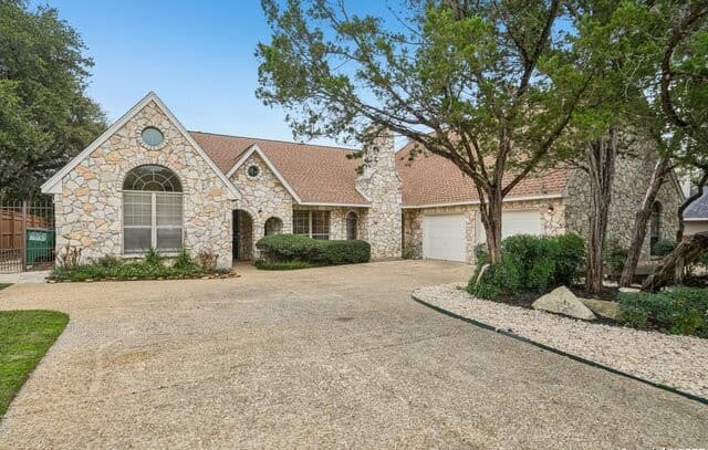 3-bedroom rental at 17306 Fountain Mist in San Antonio, TX — photo 3