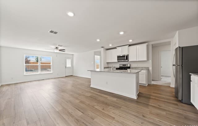 3-bedroom rental at 15027 Telfaire Meadow in Von Ormy, TX — photo 4