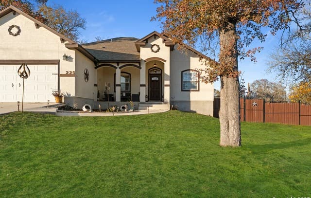 Home for sale at 225 Broken Star Trail in Poteet, TX — photo 3