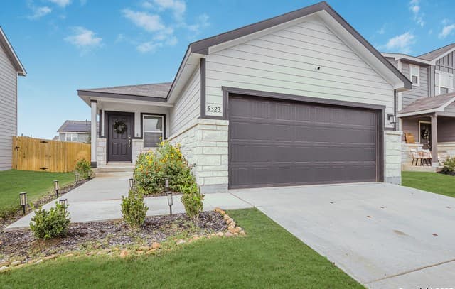 3-bedroom rental at 5323 Franklin Hills in Von Ormy, TX — photo 2