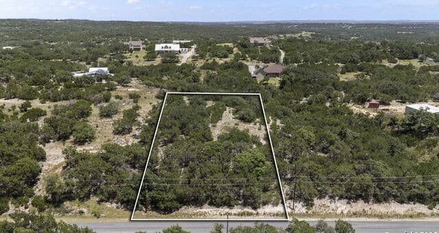rental at 320 Mustang Lane in Spring Branch, TX — photo 2