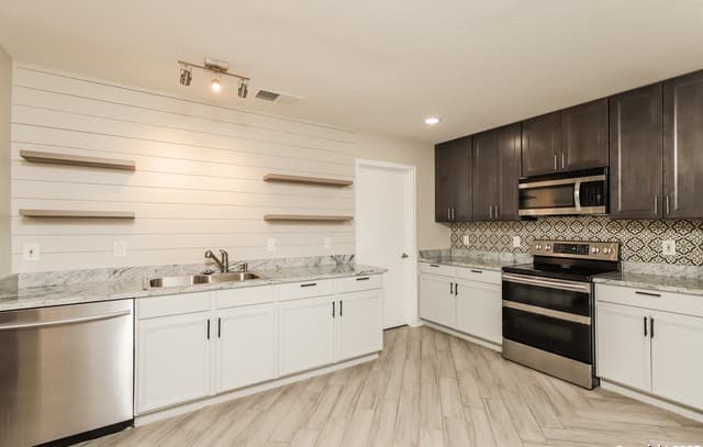 3-bedroom rental at 11042 Stagwood Pass in San Antonio, TX — photo 2