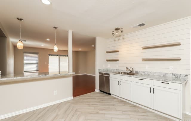 3-bedroom rental at 11042 Stagwood Pass in San Antonio, TX — photo 3