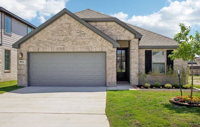 3-bedroom rental at 9922 Medicine Hat in San Antonio, TX — photo 2