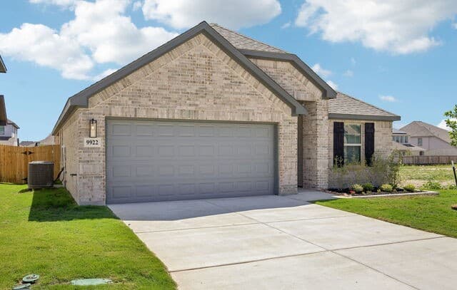 3-bedroom rental at 9922 Medicine Hat in San Antonio, TX — photo 5