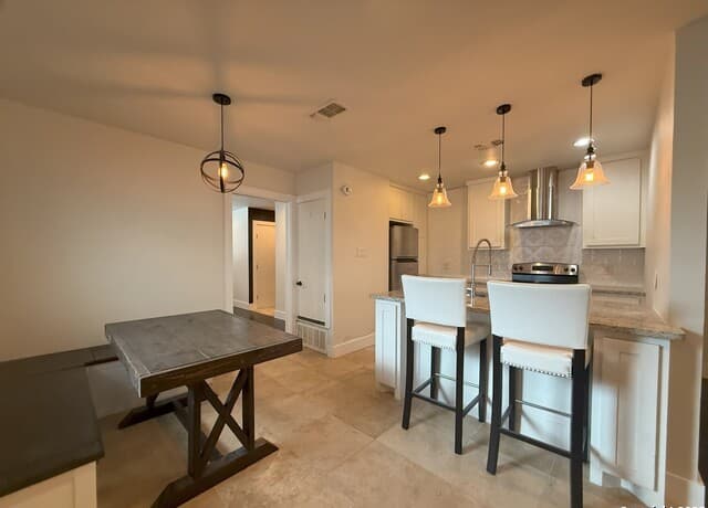 1-bedroom rental at 2811 Woodbury Unit 301 in San Antonio, TX — photo 5
