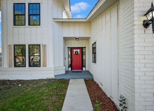 3-bedroom rental at 8403 Maple Ridge in San Antonio, TX — photo 2