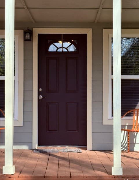 2-bedroom rental at 1310 South 4th in Floresville, TX — photo 5