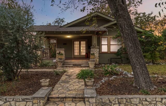 3-bedroom rental at 211 Lindell in San Antonio, TX — photo 2