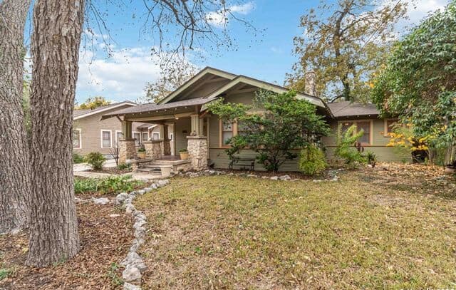 3-bedroom rental at 211 Lindell in San Antonio, TX — photo 4