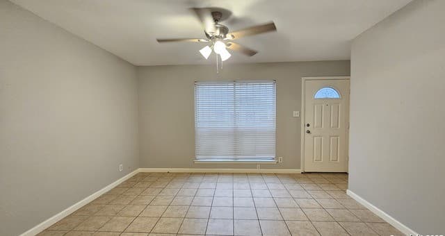 3-bedroom rental at 911 Spring Park in San Antonio, TX — photo 4