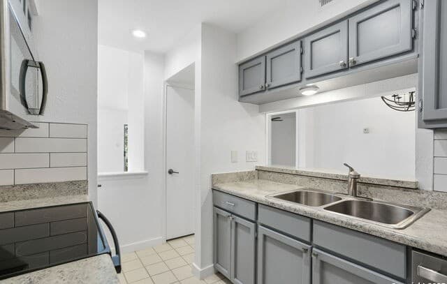 1-bedroom rental at 2935 Nacogdoches Unit 211 in San Antonio, TX — photo 3