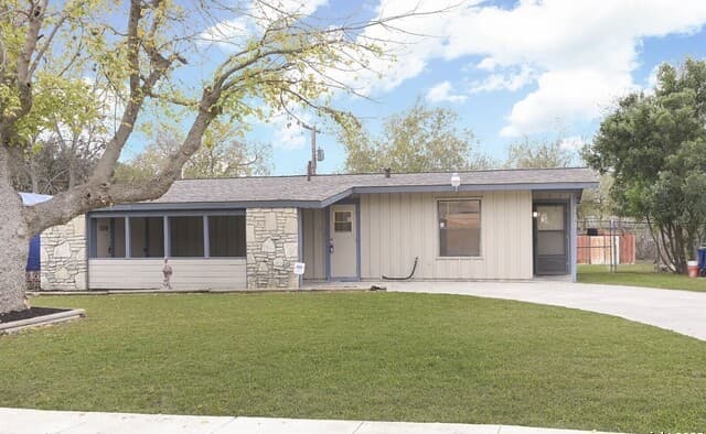 3-bedroom rental at 110 Tropicana in San Antonio, TX — photo 1