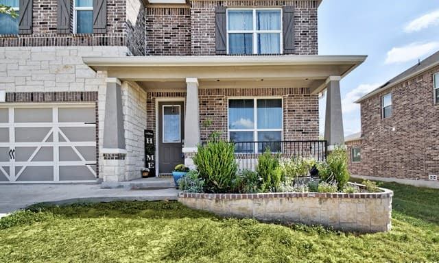 Home for sale at 145 Rustic in Universal City, TX — photo 2
