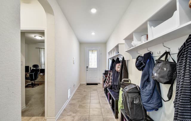 Home for sale at 145 Rustic in Universal City, TX — photo 3