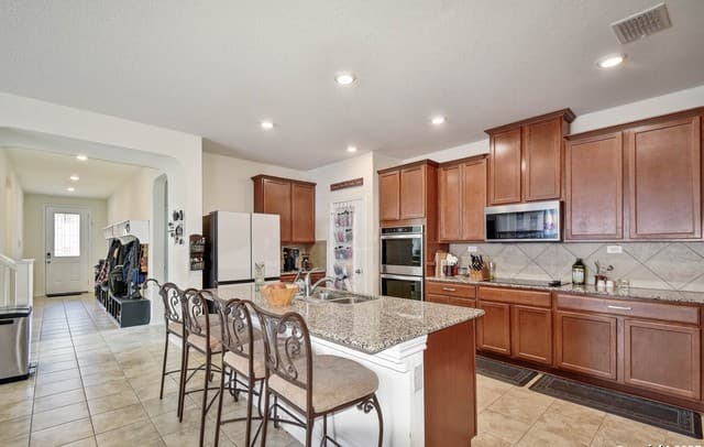 Home for sale at 145 Rustic in Universal City, TX — photo 5