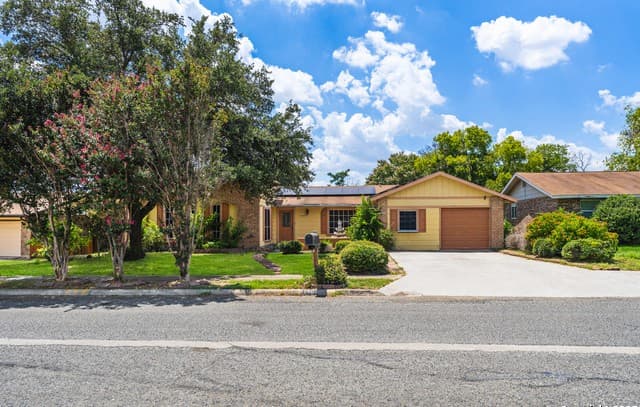 4-bedroom rental at 12803 El Sendero in San Antonio, TX — photo 1
