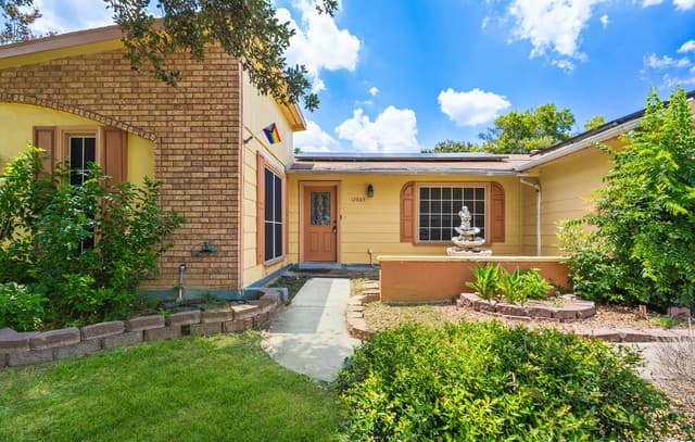 4-bedroom rental at 12803 El Sendero in San Antonio, TX — photo 3