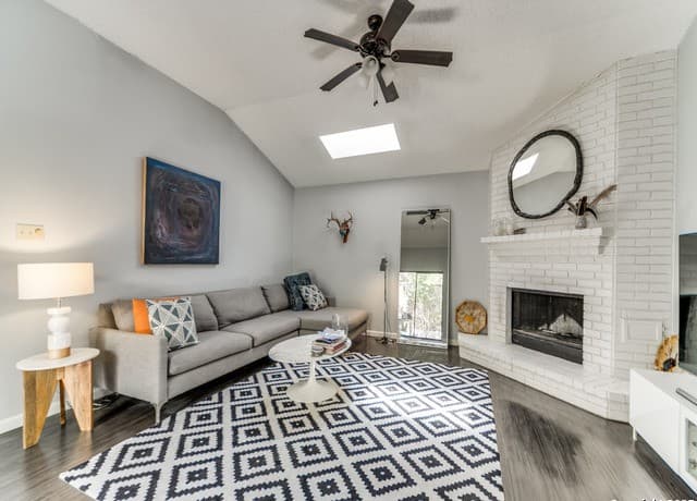 3-bedroom rental at 5935 Heather View in San Antonio, TX — photo 5
