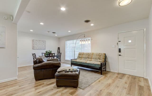 3-bedroom rental at 502 Downshire Dr in San Antonio, TX — photo 3