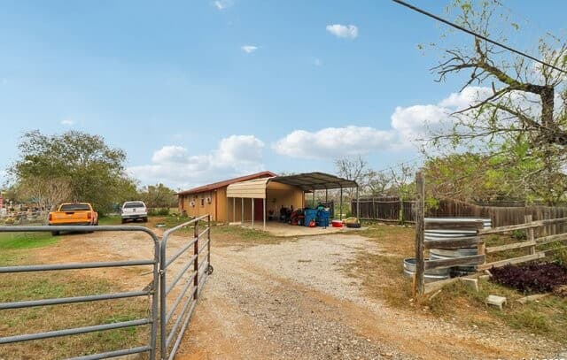 3-bedroom rental at 215 & 213 Coughran in Pleasanton, TX — photo 1