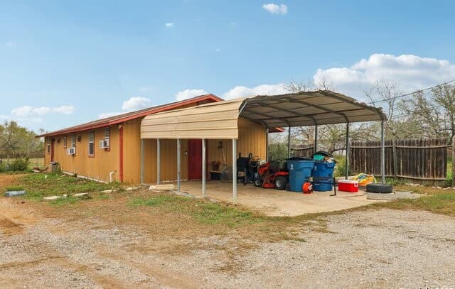 3-bedroom rental at 215 & 213 Coughran in Pleasanton, TX — photo 2