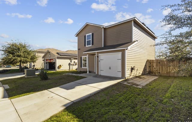 3-bedroom rental at 12350 Mahoney in San Antonio, TX — photo 2