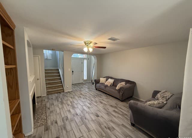 3-bedroom rental at 10739 Bobcat Rise in San Antonio, TX — photo 4