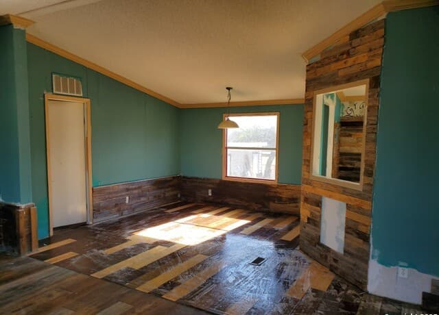 4-bedroom rental at 754 Kayroe Rd in Adkins, TX — photo 2