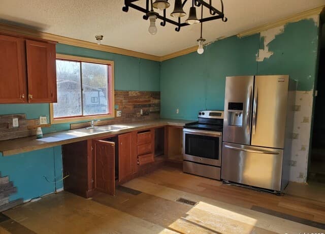 4-bedroom rental at 754 Kayroe Rd in Adkins, TX — photo 5