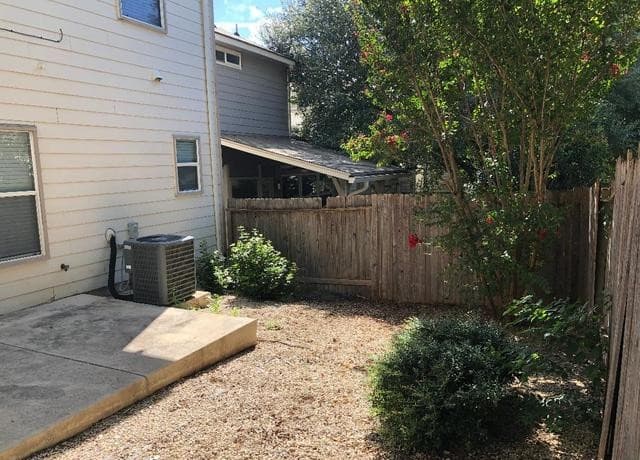 3-bedroom rental at 5514 Justin Cove in San Antonio, TX — photo 2