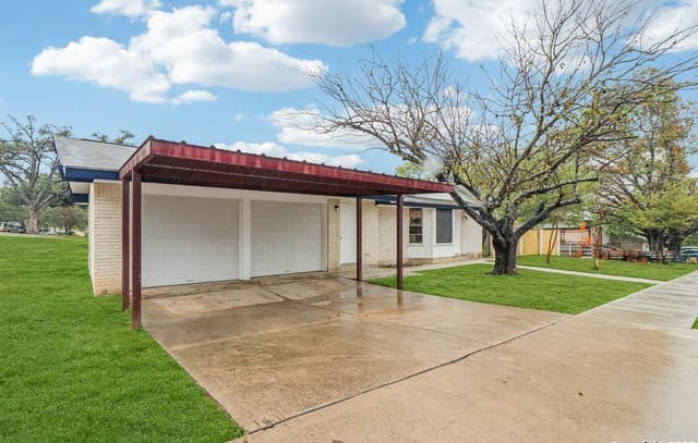 3-bedroom rental at 5630 Lon Chaney in San Antonio, TX — photo 5