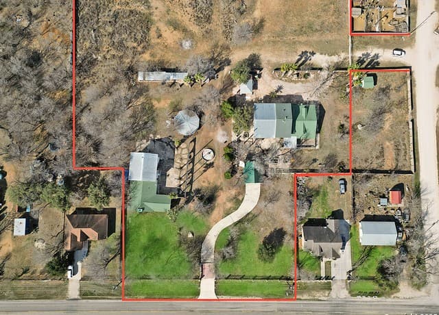 5-bedroom rental at 2103 Fm 2790 in Lytle, TX — photo 3