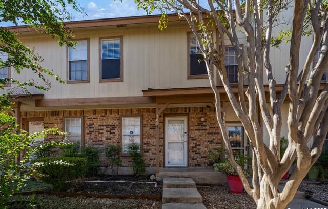 2-bedroom rental at 7880 Micron Unit 3604 in San Antonio, TX — photo 1