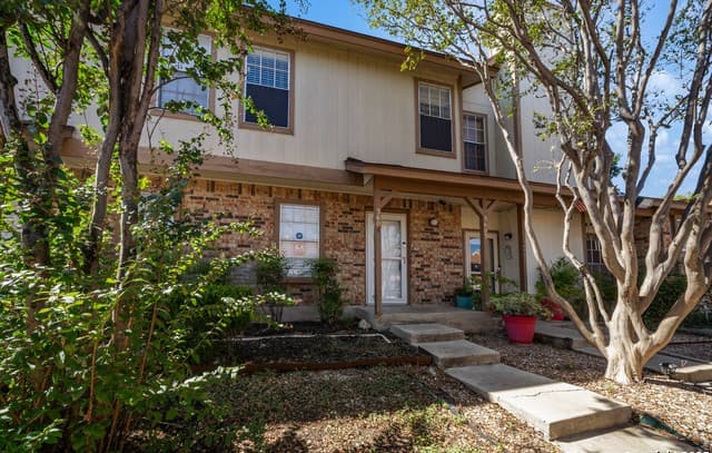 2-bedroom rental at 7880 Micron Unit 3604 in San Antonio, TX — photo 2