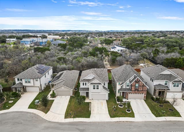 4-bedroom rental at 6531 Casina Terrace in San Antonio, TX — photo 2