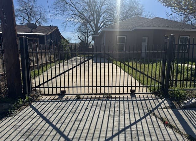 3-bedroom rental at 278 Dorie in San Antonio, TX — photo 3