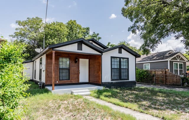 3-bedroom rental at 215 Oelkers in San Antonio, TX — photo 2