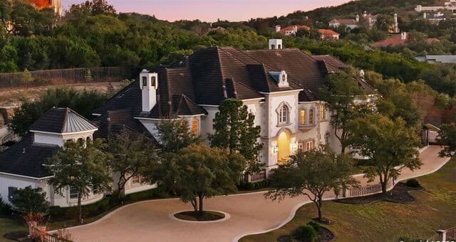 Home for sale at 2 Admirals Way in San Antonio, TX — photo 2