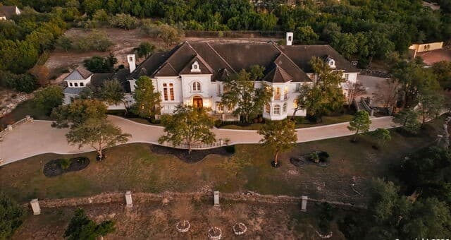 Home for sale at 2 Admirals Way in San Antonio, TX — photo 3