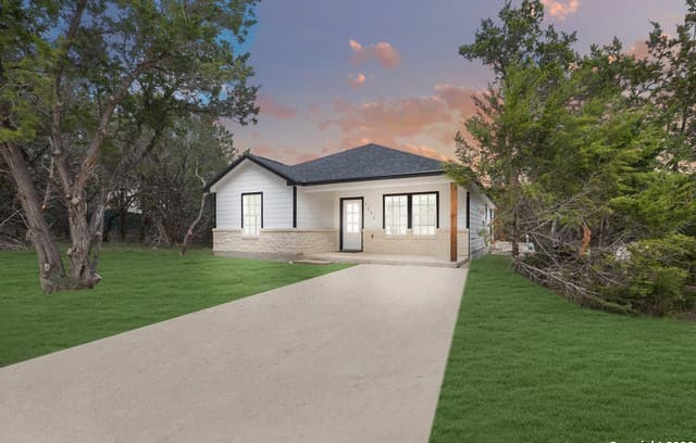 3-bedroom rental at 1096 Deer Valley in Spring Branch, TX — photo 4