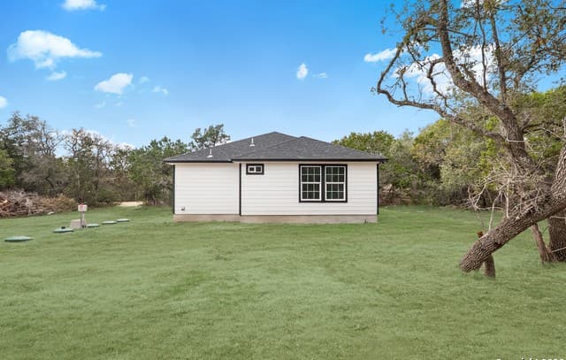 3-bedroom rental at 1096 Deer Valley in Spring Branch, TX — photo 5