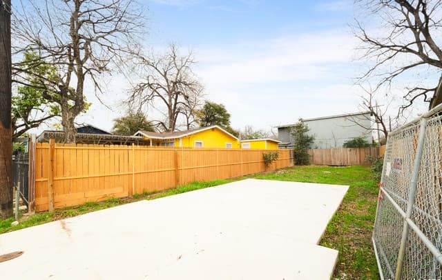 rental at 1610 Loma Vista in San Antonio, TX — photo 3
