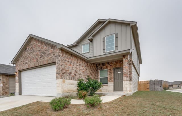 4-bedroom rental at 4111 Fort Palmer in St Hedwig, TX — photo 2